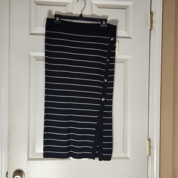 NWT RETROLOGY‎ Bar Stripe Black Gray Skirt Size Large Button Detail Split - Picture 1 of 5